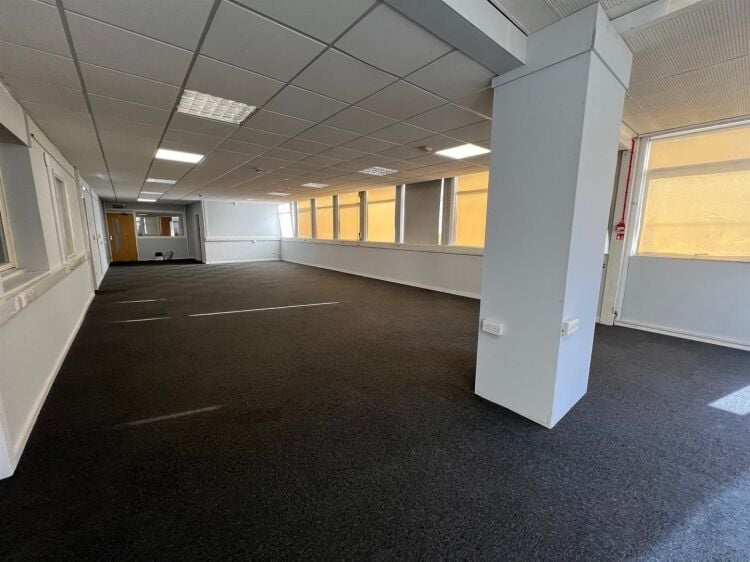 Prime Single Storey Industrial Unit with Large Forecourt Available for Rent in Bristol Photo 10
