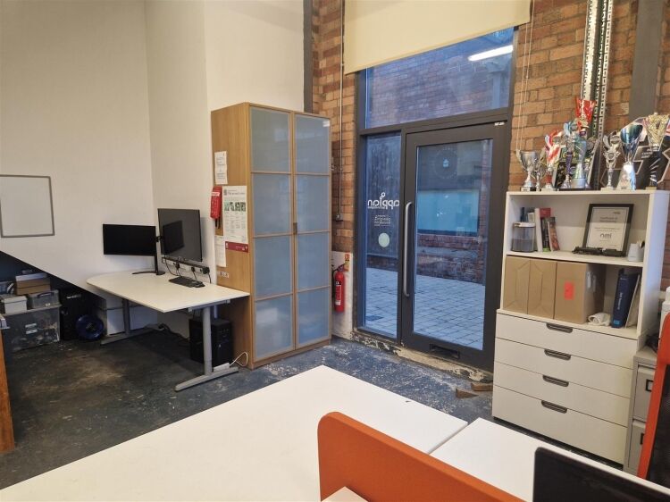 Ground Floor Commercial Studio in Bristol, with Parking Space and Potential for Expansion Photo 10