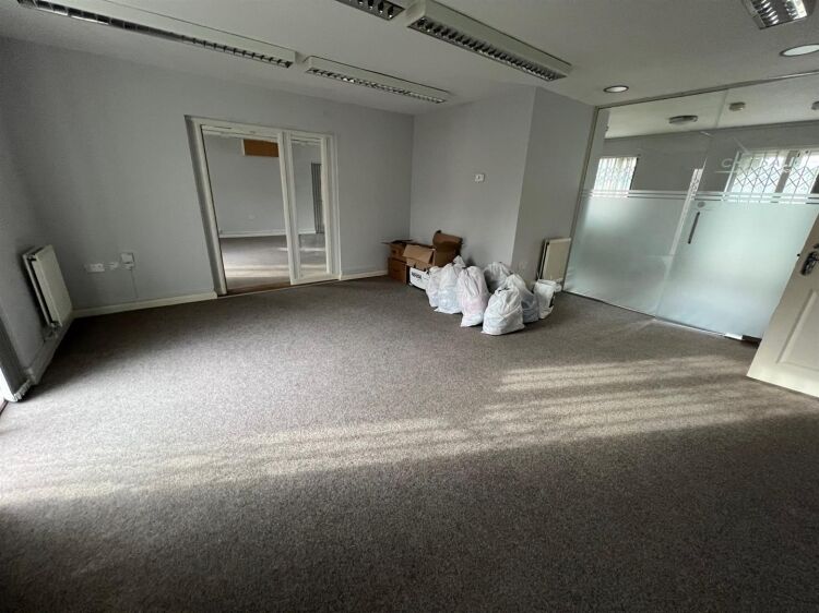 Double Fronted Office Space for Sale in Bristol, Ideal for Residential Redevelopment Photo 10