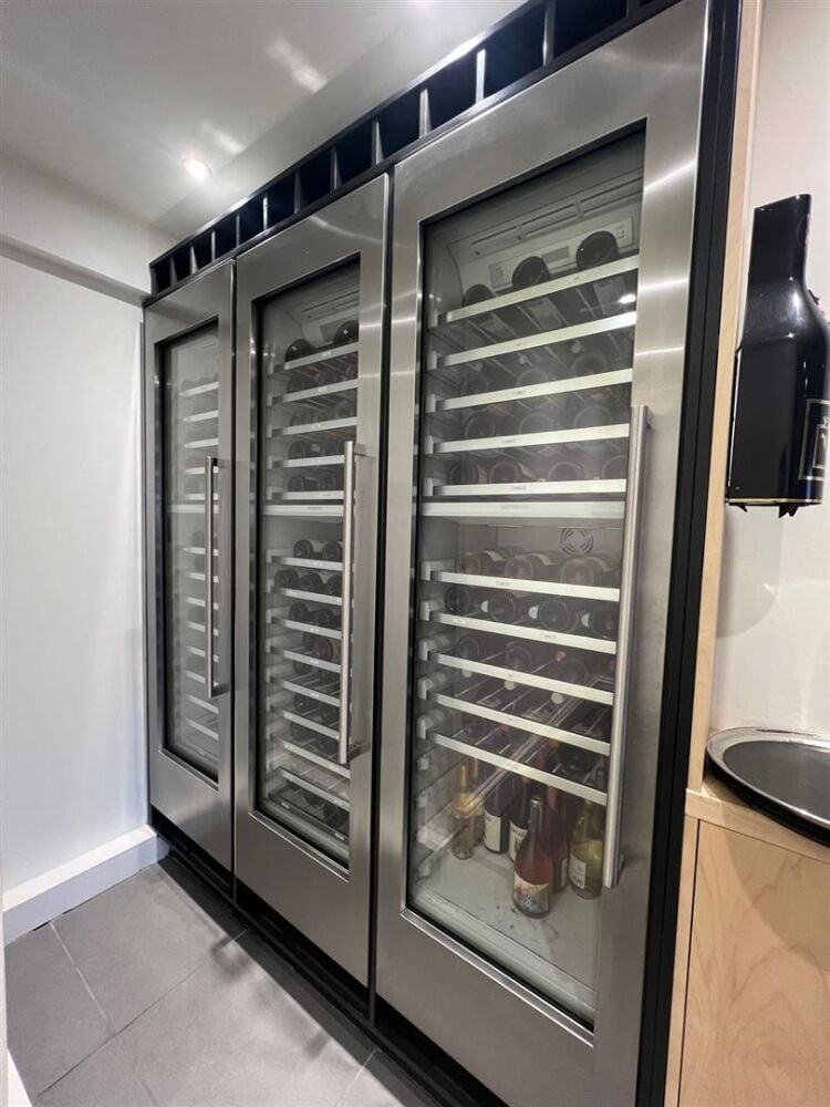 Fully Equipped Restaurant with Spacious Kitchens and Offices for Rent in Bristol Photo 10