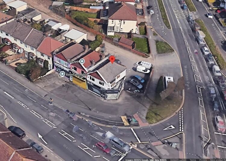 Prime Mixed-Use Property in Bristol with Retail Space and 1-Bedroom Flat for Sale Photo 10