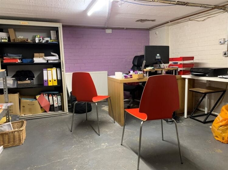 Versatile Retail Unit with Basement in Portishead Somerset, Ideal for Business Operations Photo 10
