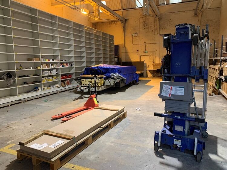 Spacious Warehouse and Elegant Office Space Available in Bristol's Circuit 32 Trading Estate Photo 10