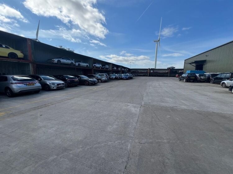 Spacious Industrial Unit With Modern Amenities in Bristol, Ideal for Multiple Uses Photo 10