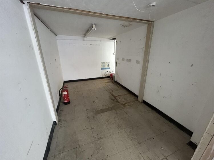 Bristol Ground Floor Shop with Off-Street Parking and 1000 sq.ft. Space for Sale Photo 10
