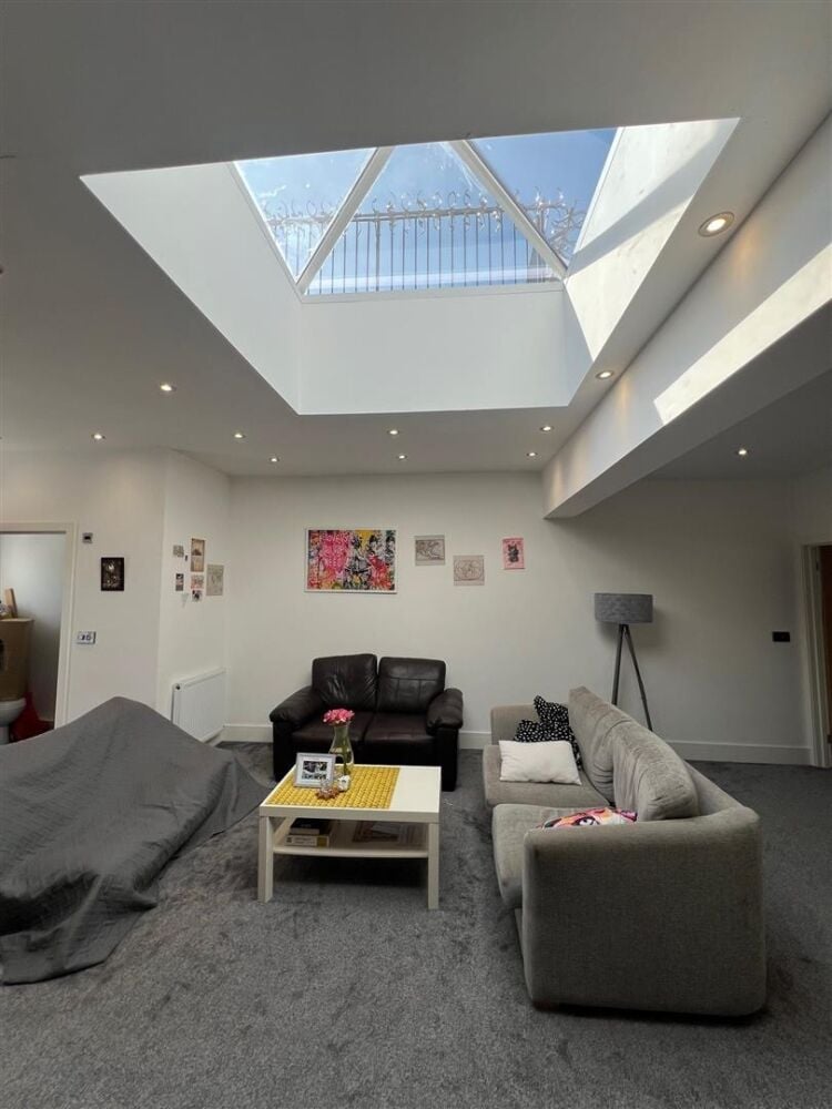 Bustling High Street Mixed-Use Investment Property in Thornbury, Bristol Photo 10