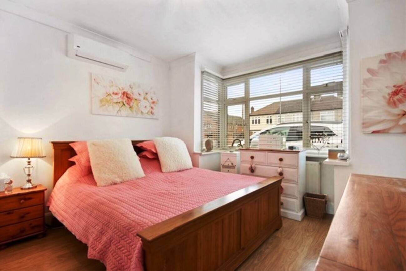 Freehold Cattery with 17 Air-Conditioned Pens in Romford London Photo 10