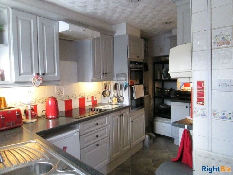 Prime Location 5-Bedroom Guesthouse for Sale in Gretna Green, Easy Access and Ample Parking Photo 9