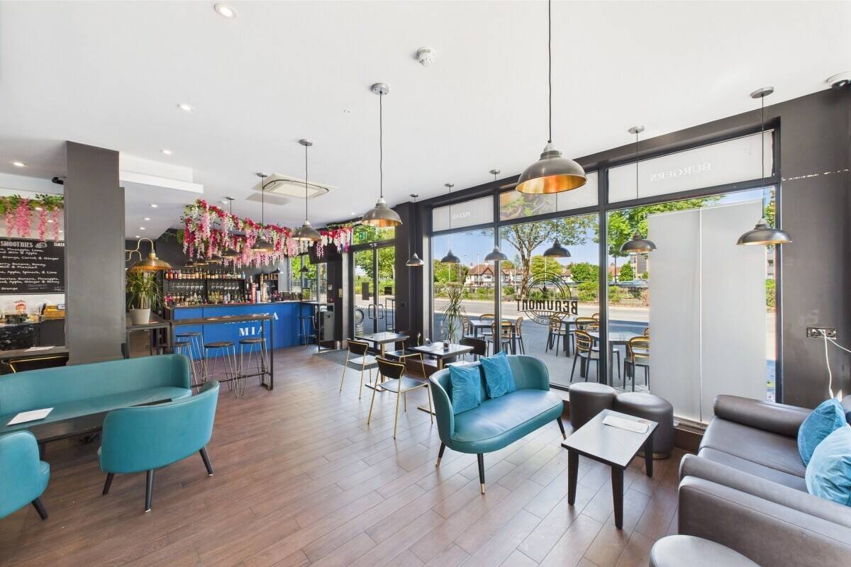 Commercial investment property for sale in Southend on Sea Essex with a licensed coffee shop Photo 10
