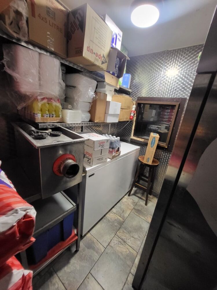Mediterranean Restaurant and Takeaway for Sale in North London Photo 10