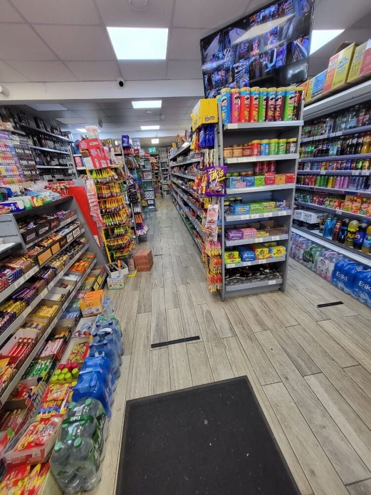 Convenience store and freehold retail unit with residential space in Waltham Cross Hertfordshire Photo 10