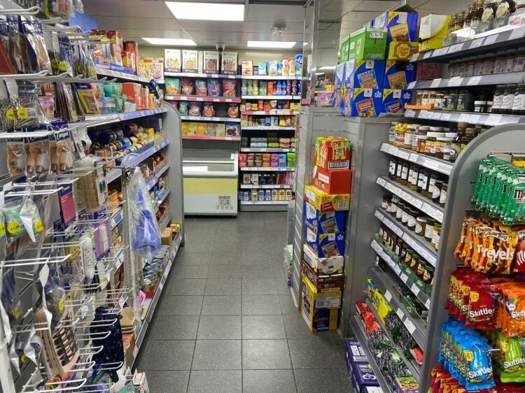 Grocery and convenience store for sale in London near Wood Green Photo 10