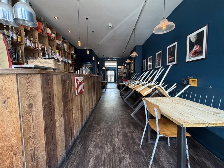 Stylish restaurant with basement in vibrant Colston Street, Bristol, offering 1,392 sq ft of space Photo 10