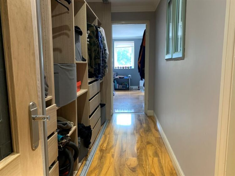 A mixed use property comprising a fully fitted ground floor barber shop and a one bedroom flat above, located on the popular fishponds road. the prope Photo 10