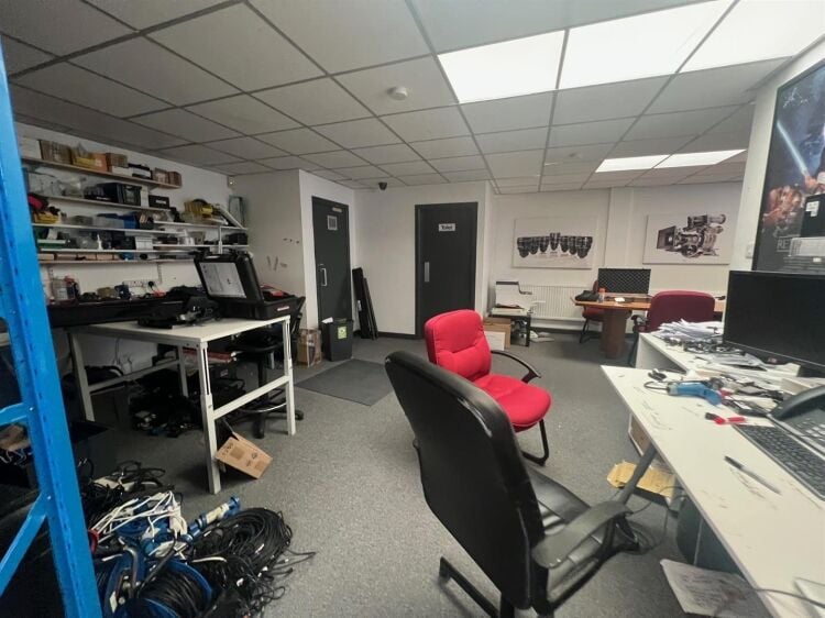 Modern two-storey commercial unit in East Bristol with sustainability upgrades and parking spaces Photo 10