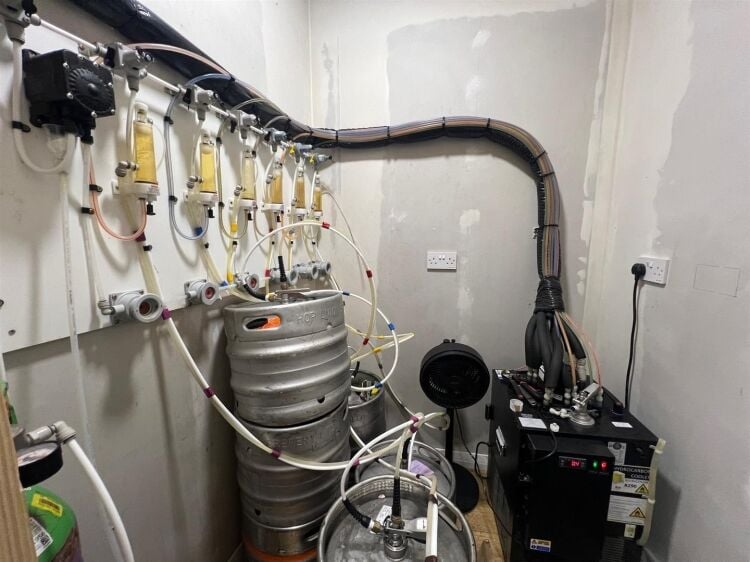 A microbrewery of approximately 464 ft² benefiting from an alcohol premises license and beer pumps. the shop is situated in a position position o Photo 10