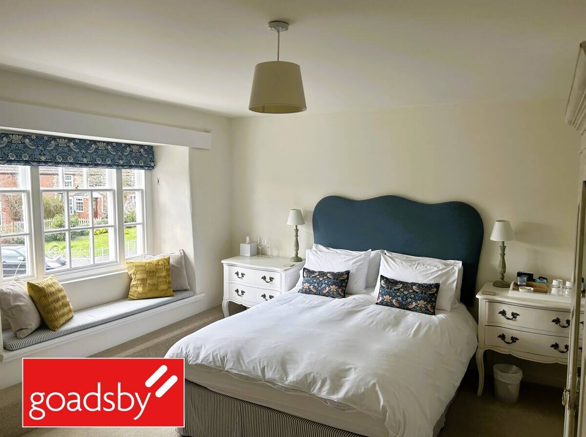 Stone Built B&B with Restaurant Potential in Weymouth Dorset Photo 10