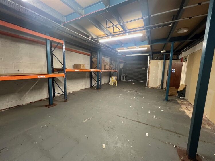 Two-storey workshop and office unit available in Bristol with parking and air conditioning Photo 10