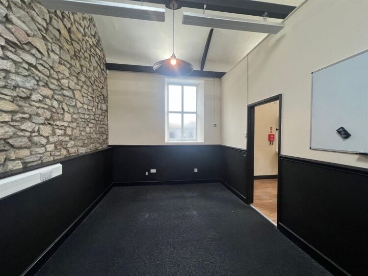 Unique office or studio space in a former chapel located in Bristol with convenient amenities Photo 10