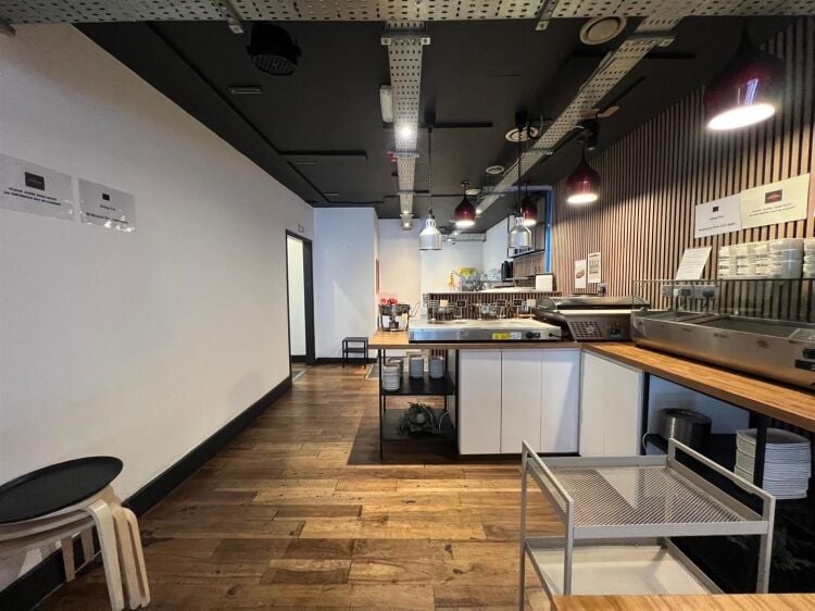 Restaurant for lease on Park Street in Bristol with kitchen, karaoke rooms, and courtyard garden Photo 10