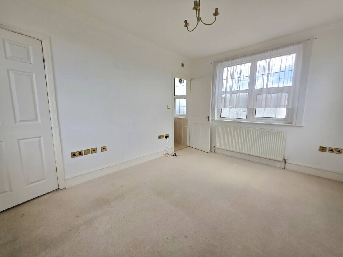 Detached Mixed-Use Property for Sale in Chelmsford Essex with Retail Unit and 3-Bedroom House Photo 10