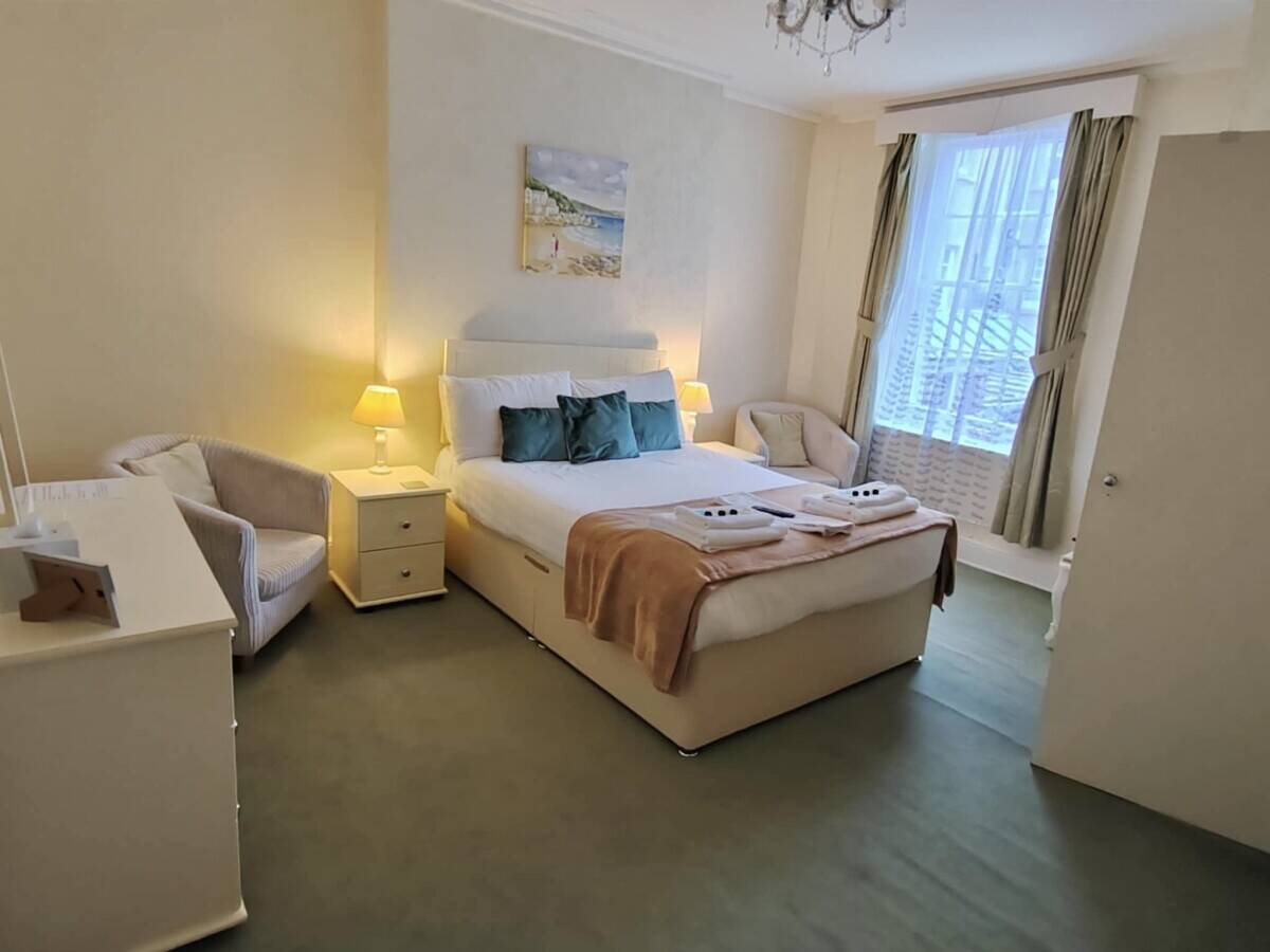 Eight-Bedroom Victorian Villa Bed and Breakfast for Sale in Llandudno Conwy Photo 10
