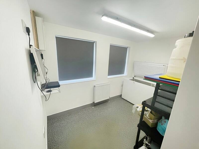 Mixed-use shop with two flats and garages for sale in Rochford Essex Photo 11