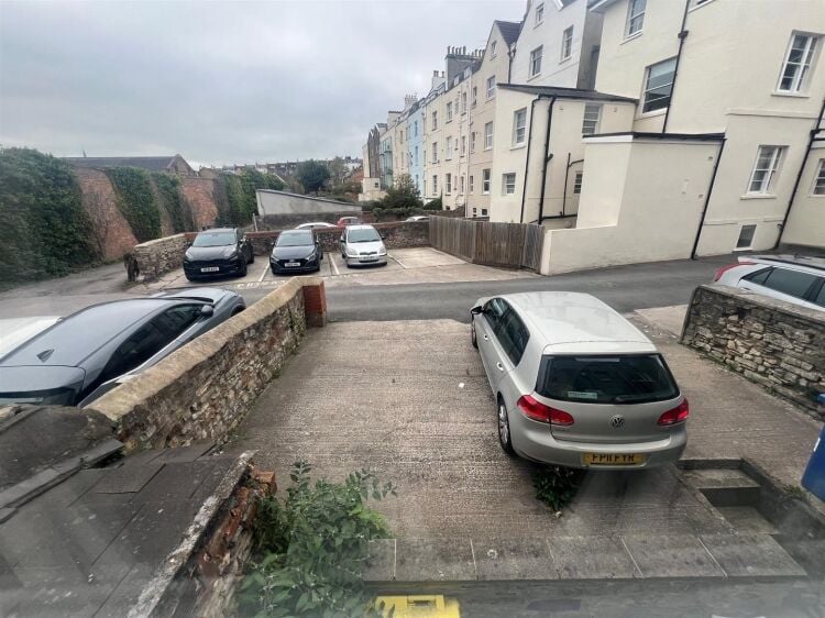 An attractive grade ii listed period office building providing approximately 1,440 sq ft (net internal area) / 2,078 sq ft (gia) arranged over 3 floor Photo 10
