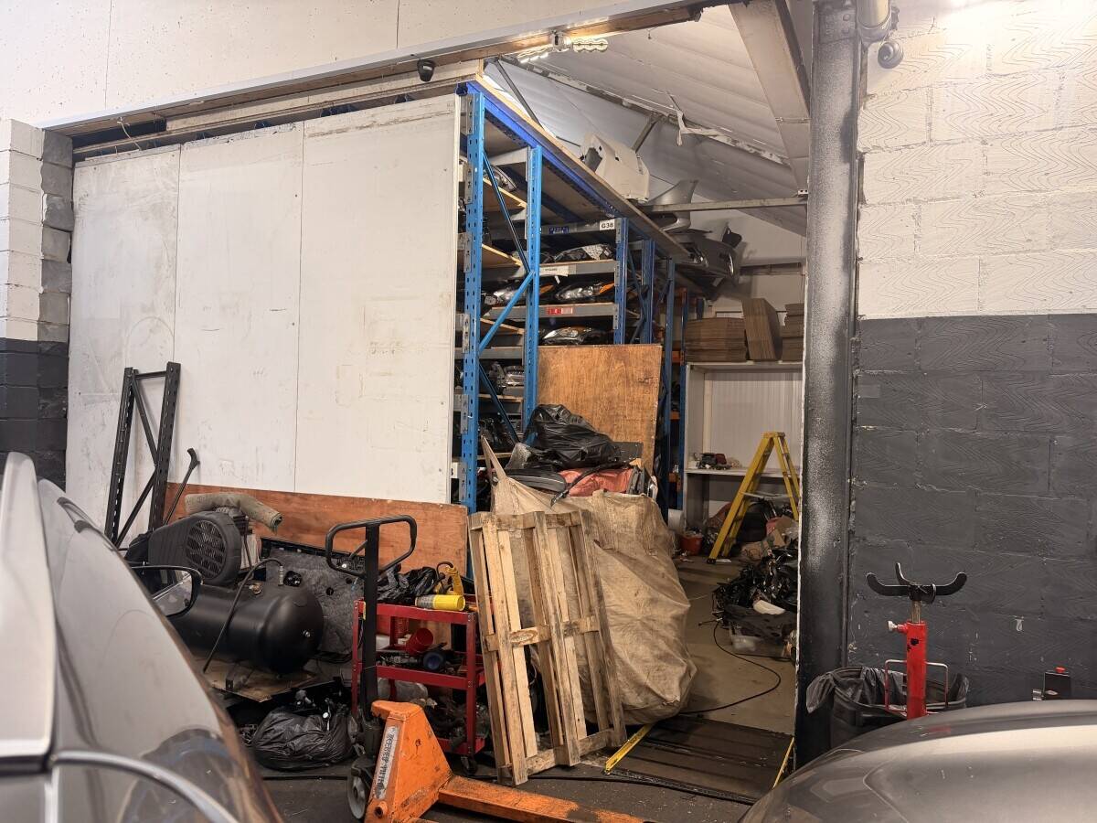 Industrial garage unit in Park Royal London with warehouse and three car ramps available for sale Photo 10