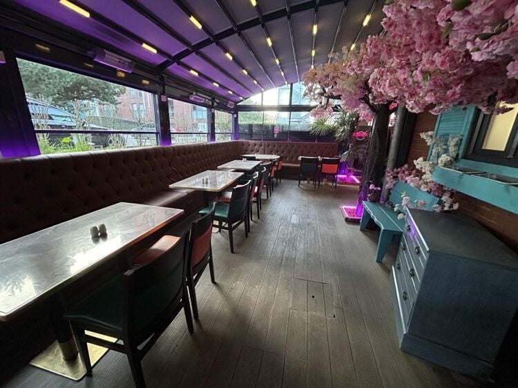 Well-presented restaurant for sale in Bristol with indoor and outdoor seating options available Photo 10