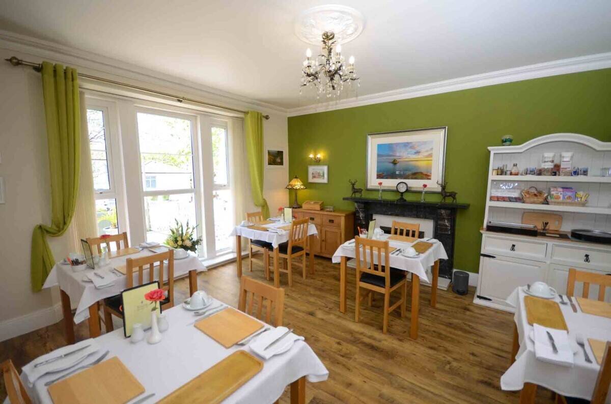 Guest House for Sale in Prime Torquay Devon with 5 Letting Rooms and Owner's Annex Photo 10
