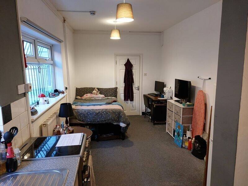 Mixed retail and residential investment property for sale in York North Yorkshire Photo 10