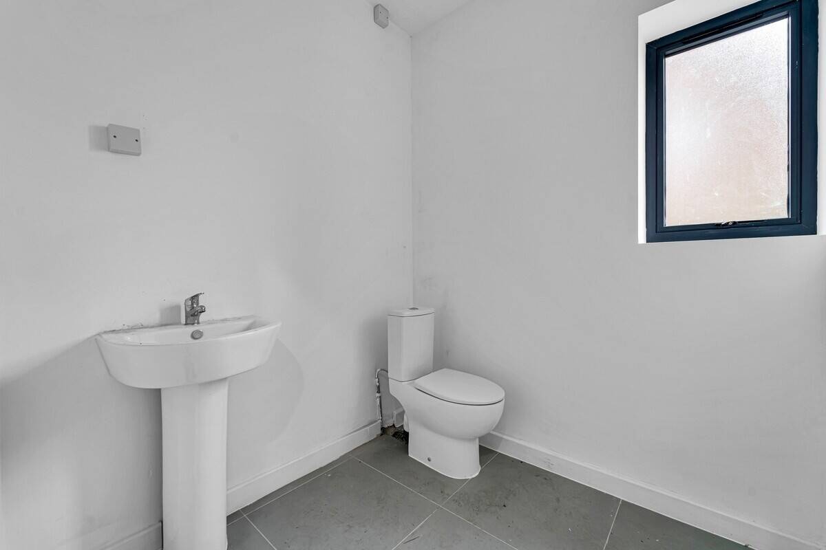 TO LET – Two Class E Retail / Commercial Units (Shell & Core) in TW14 Photo 10