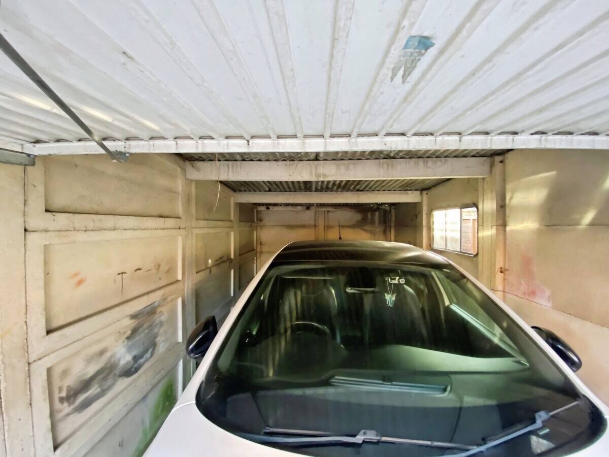 Two Lock-Up Garages with Forecourt for Sale in Caversham Reading Photo 10