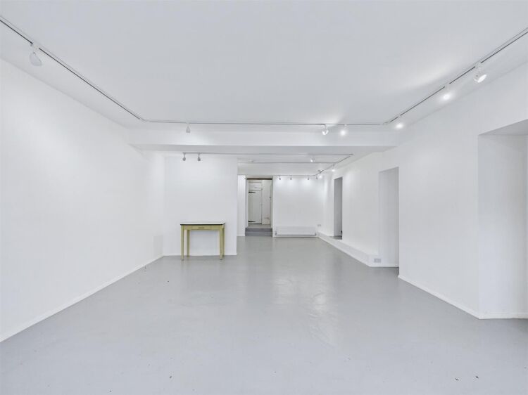 Vacant ground floor shop office studio in Bristol on Cheltenham Road with modern amenities Photo 10
