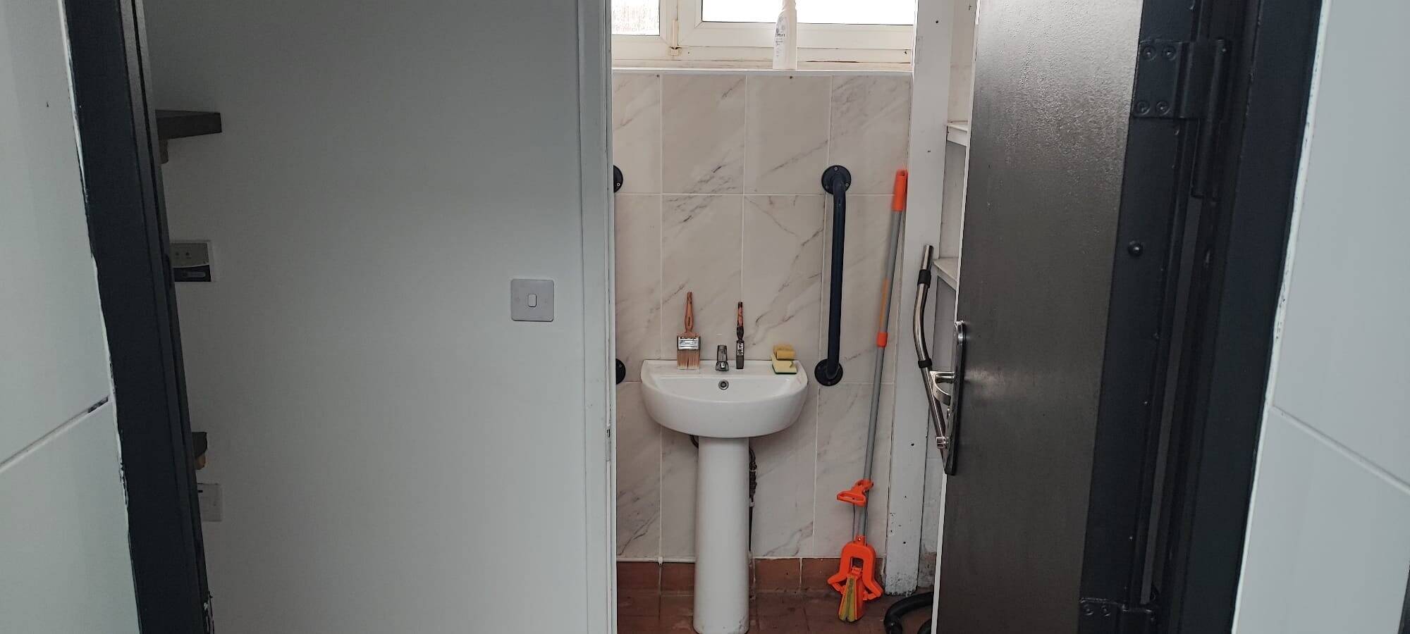 Leasehold takeaway shop for sale in Daventry Northamptonshire with 55 sqm of space Photo 10