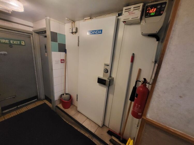 Franchise Fast Food Business for Sale in South London with High Visibility and Foot Traffic Photo 10