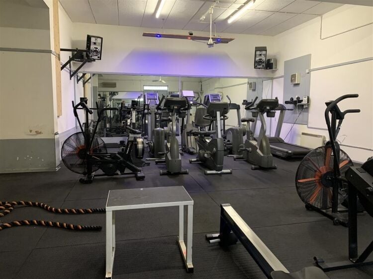 Former gym for sale in Bristol, 3,300 sq ft on Brislington Hill, ideal for various uses. Photo 10
