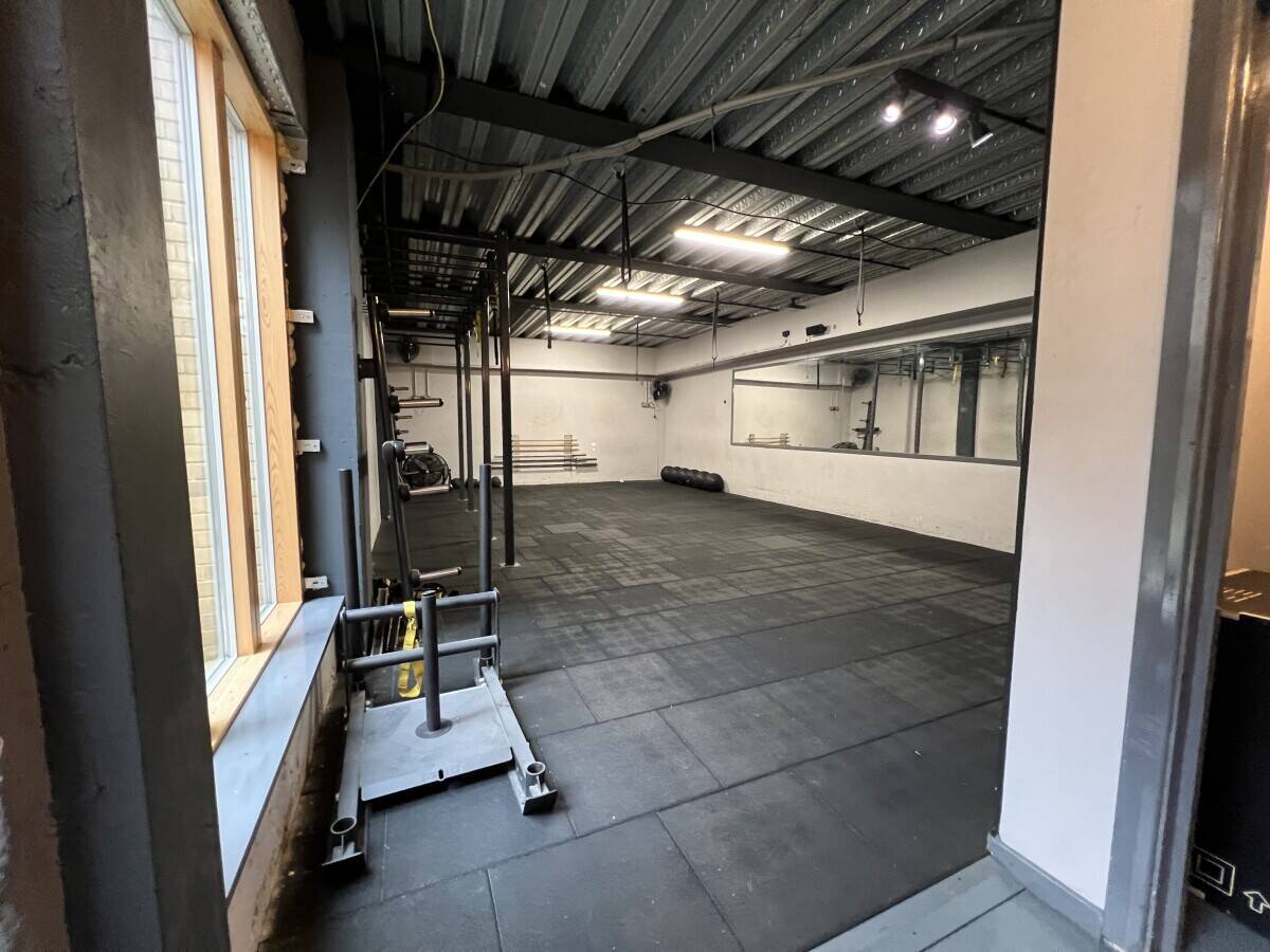Former Gym / Fitness Studio To Let Photo 10