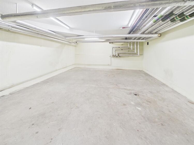 Former bank building in Bristol City Centre with ground floor office and basement storage available Photo 10