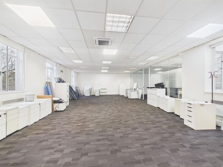 Modern second-floor office space for sale in Bristol, approximately 1,800 ft² with air conditioning Photo 10