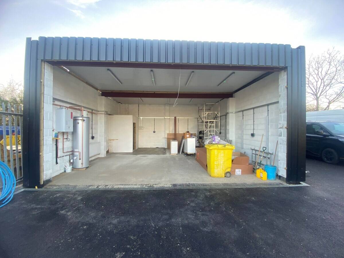 Modern Warehouse and Offices for Sale in Wickford Essex with Versatile Space Available Photo 10