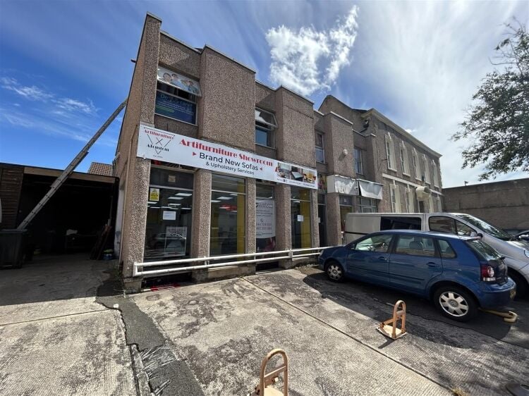 Ground floor industrial unit/workshop of approximately 1,256 sq ft arranged as open plan workspace with adjoining storage and workshop space. the unit Photo 10