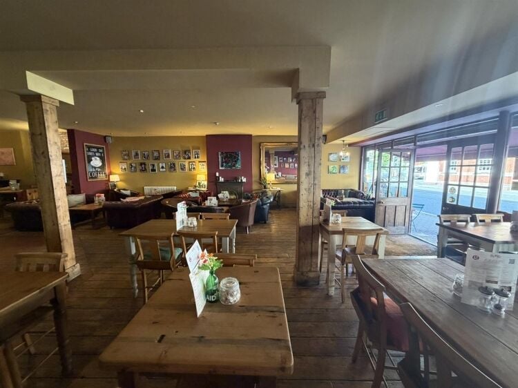 Fully fitted 2,300 sq ft restaurant lease available in Bristol with commercial kitchen and seating. Photo 10