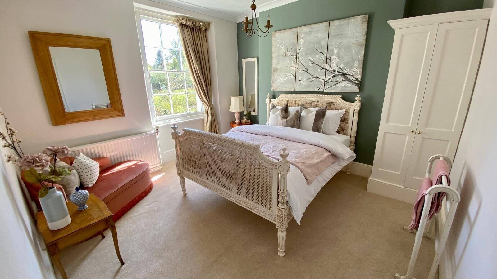 Grade II Listed Country House with Eleven En-Suite Bedrooms in Ross on Wye Herefordshire Photo 10