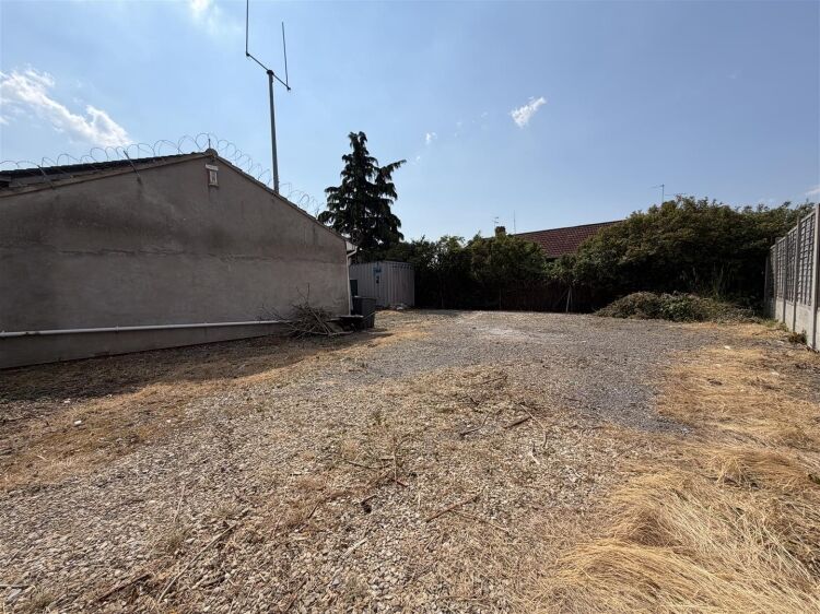The property comprises a substantial retail unit extending to approximately 3,526 sq ft. Photo 10