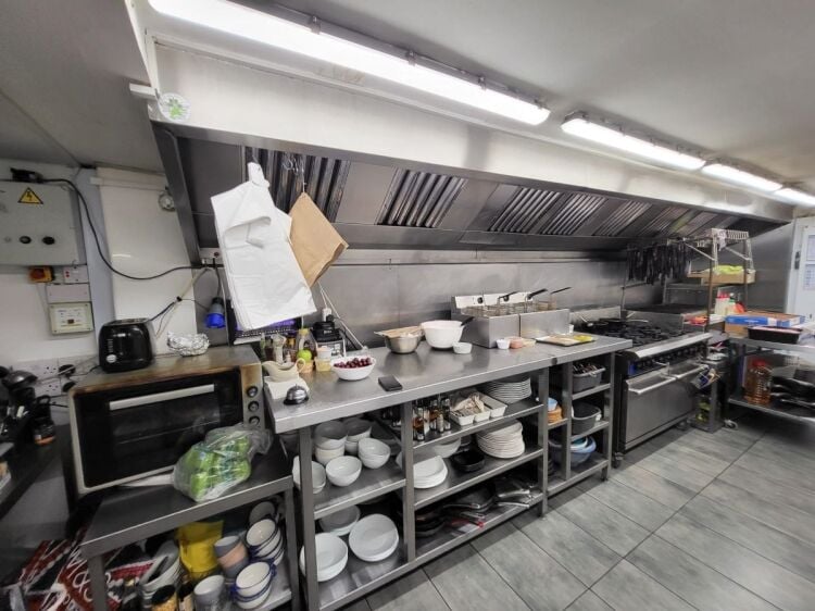 Turnkey Mediterranean Restaurant for Sale in North London with 50 Covers and Fully Fitted Kitchen Photo 10
