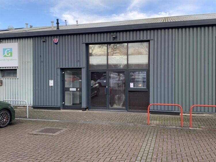 Industrial Unit for Sale in Bristol with Open Plan Office Layout and Five Parking Spaces Photo 10