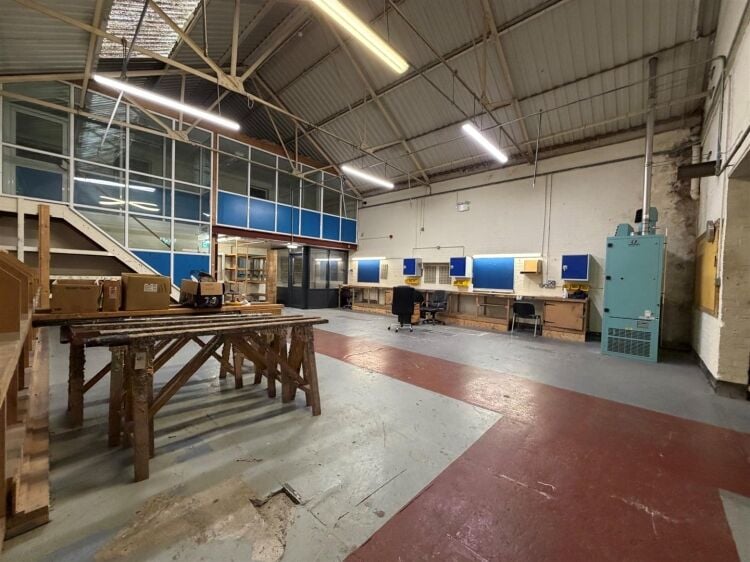 Double Fronted Industrial Unit for Sale in Bristol with Yard and Parking Facilities Photo 10