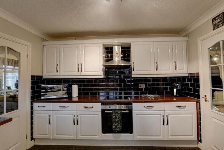 3-Bedroom Bungalow and Licensed Boarding Kennels & Cattery in Scenic Lincolnshire Photo 10